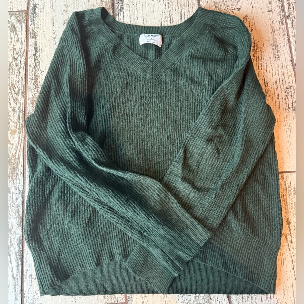 Old Navy, dark green V-neck sweater women’s size small!